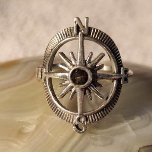 Vintage Ruby Compass Sterling Silver Ring   Size 6  2.6g Never get Lost!